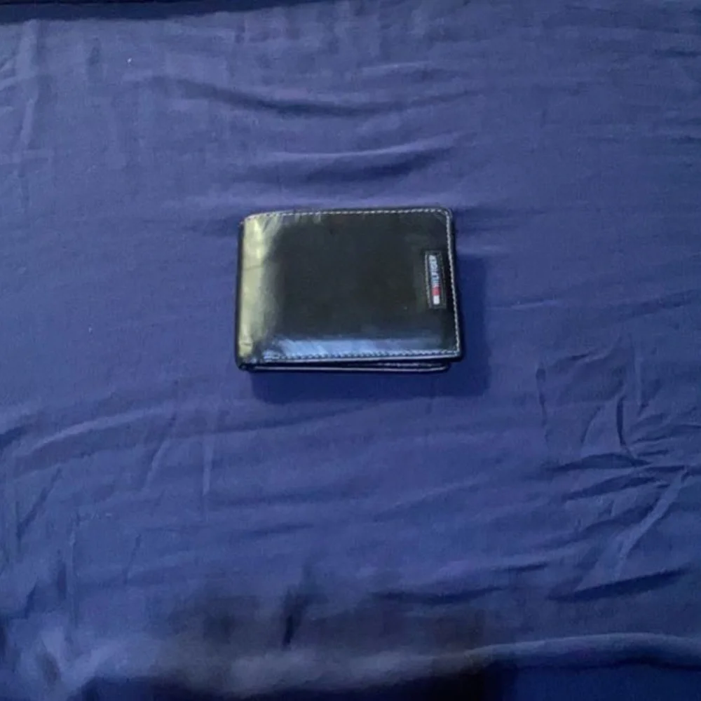 ❤️‍🔥❤️‍🔥 Tommy Hilfiger Black Wallet